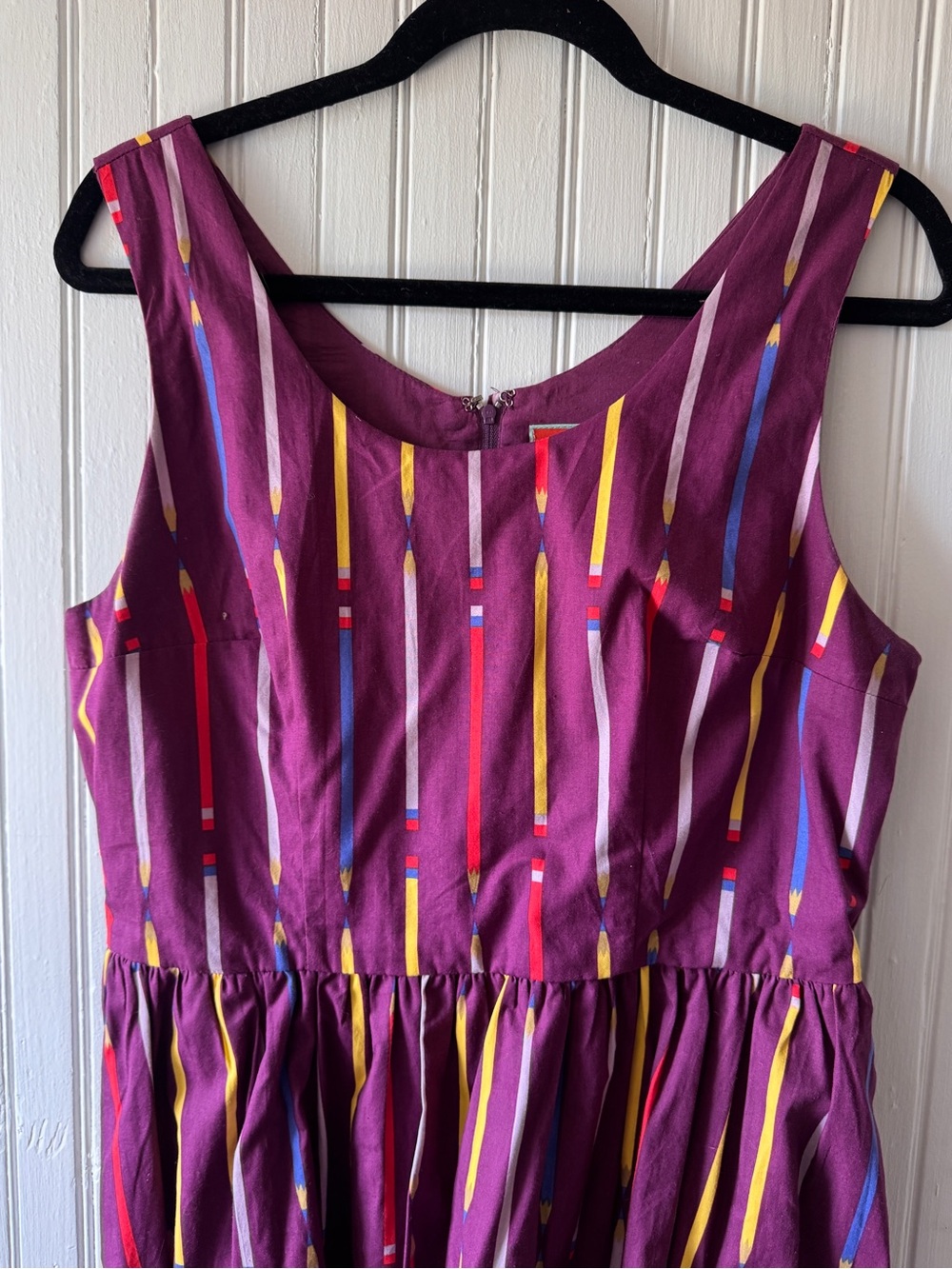 Women' Burgundy Pencil Print Sleeveless Dress - Picture 2 of 4